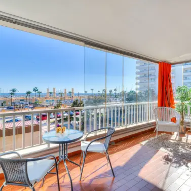 Sale of middle floor apartment in Fuengirola