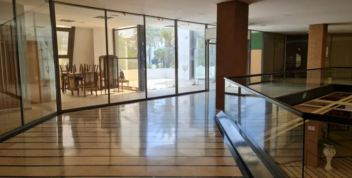 Long-term rent of office in Puerto Banús 5
