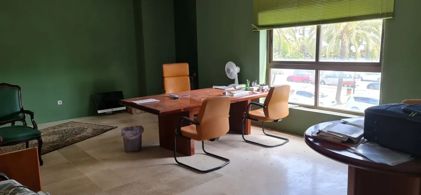 Long-term rent of office in Puerto Banús 1