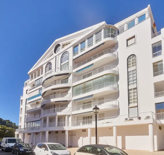 Sale of middle floor apartment in Fuengirola