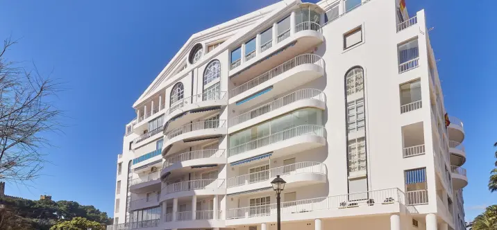 Sale of middle floor apartment in Fuengirola 0