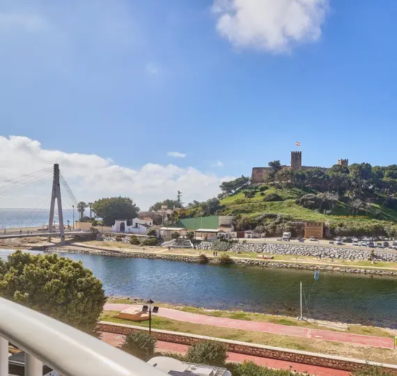 Sale of middle floor apartment in Fuengirola