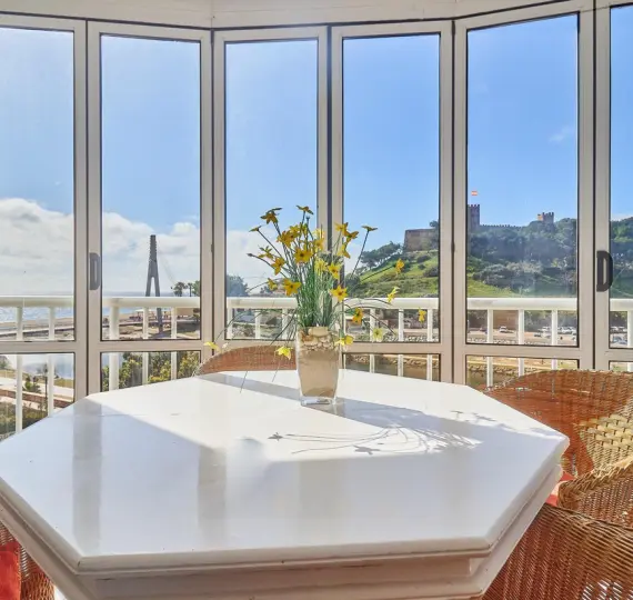 Sale of middle floor apartment in Fuengirola