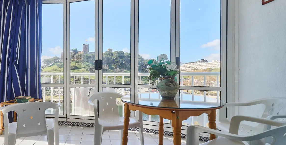 Sale of middle floor apartment in Fuengirola 6