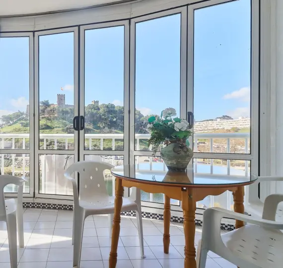 Sale of middle floor apartment in Fuengirola