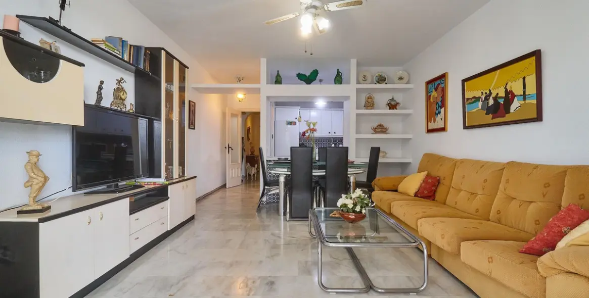Sale of middle floor apartment in Fuengirola 9