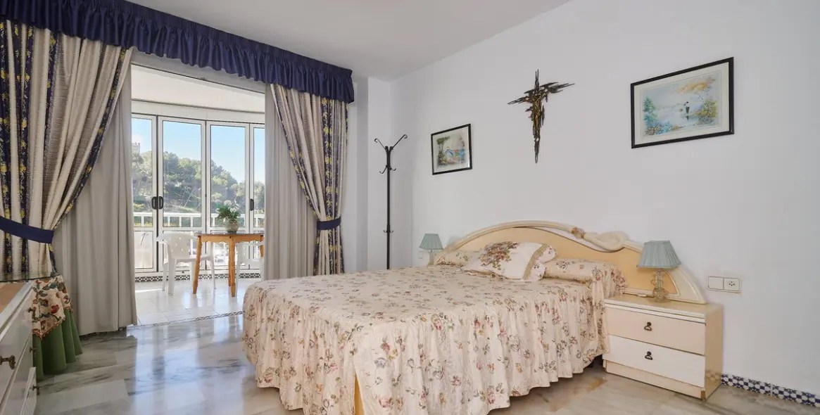 Sale of middle floor apartment in Fuengirola 16