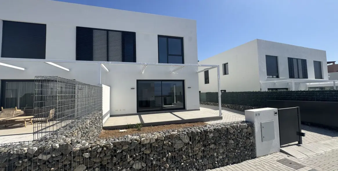 Sale of townhouse in Riviera del Sol 1