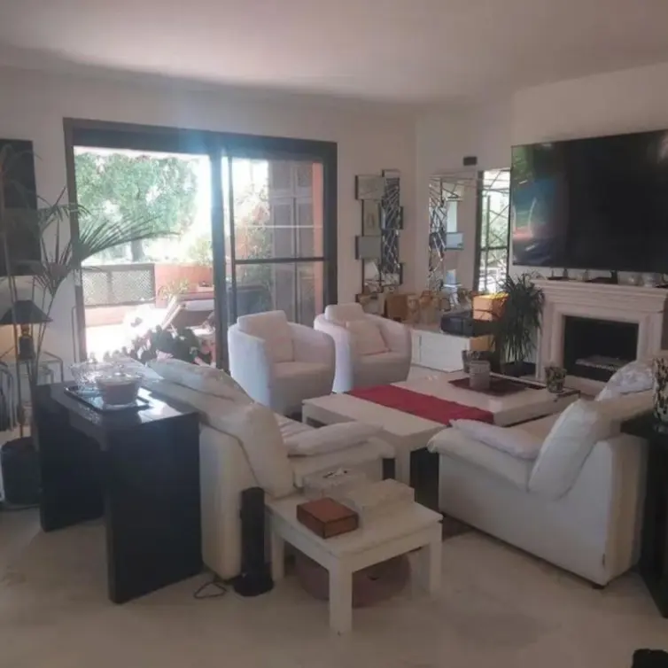 Продажа апартаментов на среднем этаже в Marbella