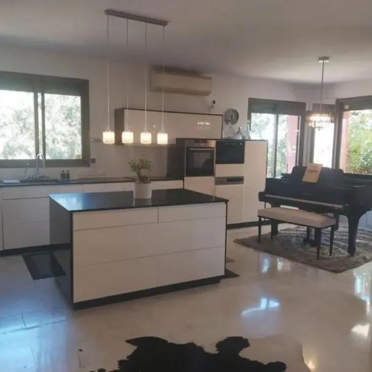 Продажа апартаментов на среднем этаже в Marbella