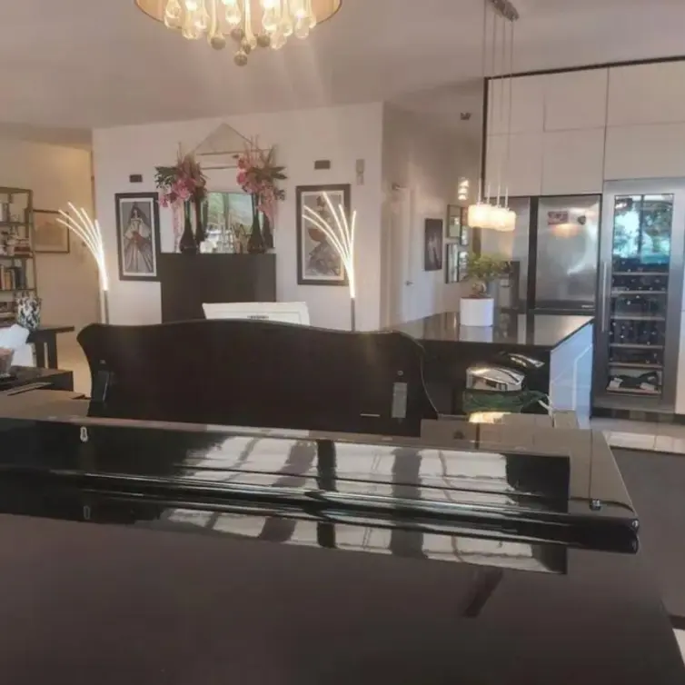 Продажа апартаментов на среднем этаже в Marbella