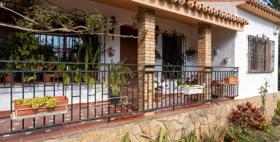 Sale of detached villa in Arroyo de la Miel 1