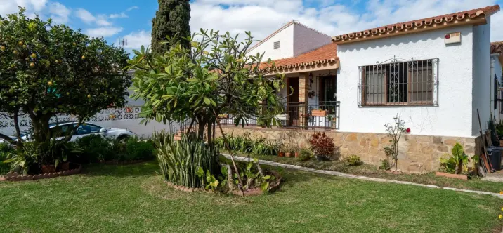 Detached villa R5045401 1
