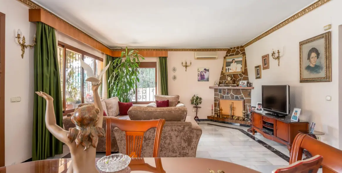 Sale of detached villa in Arroyo de la Miel 4