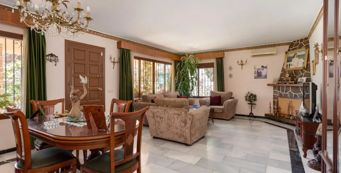 Sale of detached villa in Arroyo de la Miel 5