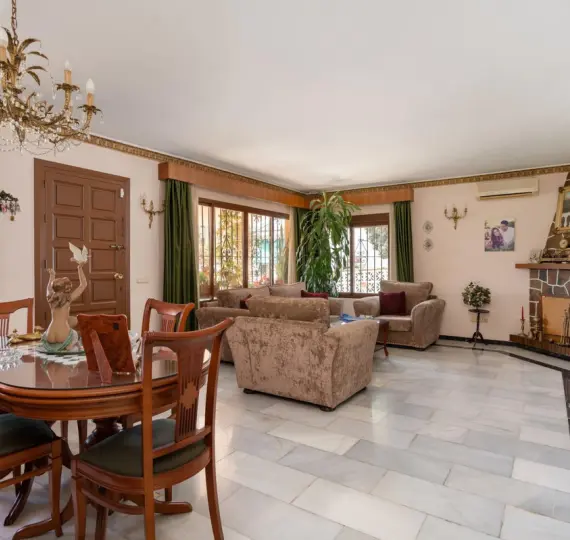 Detached villa R5045401