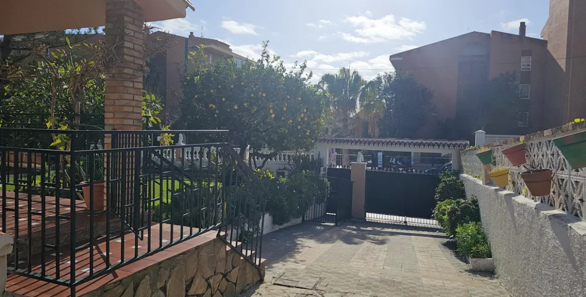 Sale of detached villa in Arroyo de la Miel 18