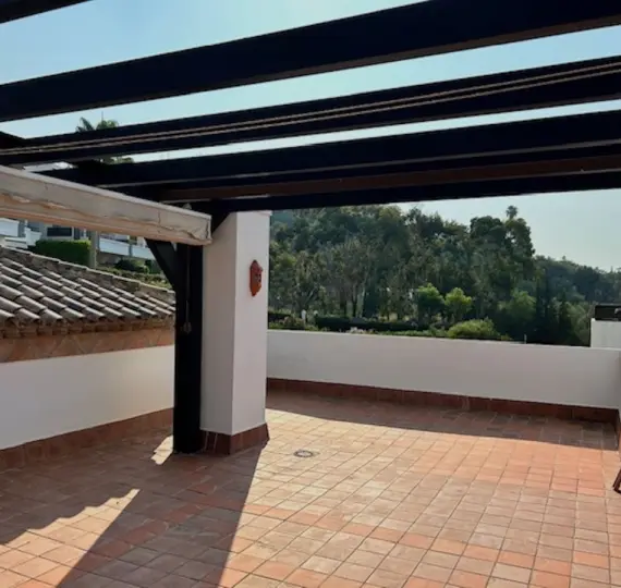 Sale of penthouse in Benahavís