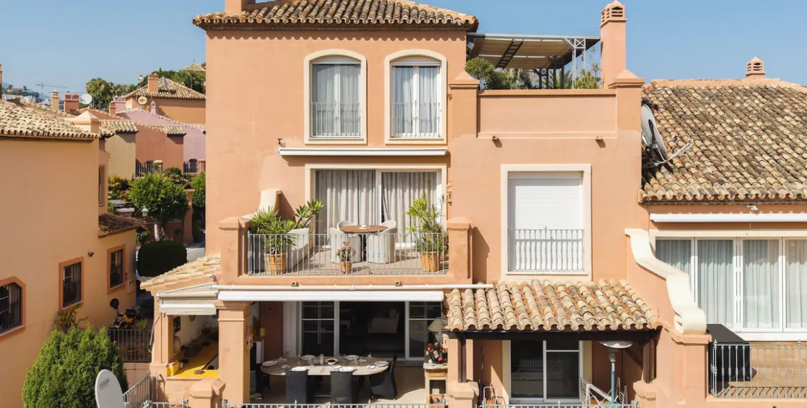 Продажа апартаментов на первом этаже в Monte Halcones 12