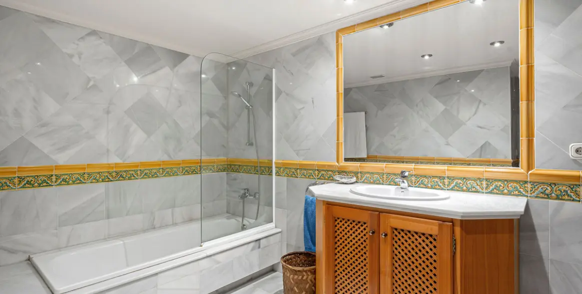 Продажа апартаментов на первом этаже в Monte Halcones 18