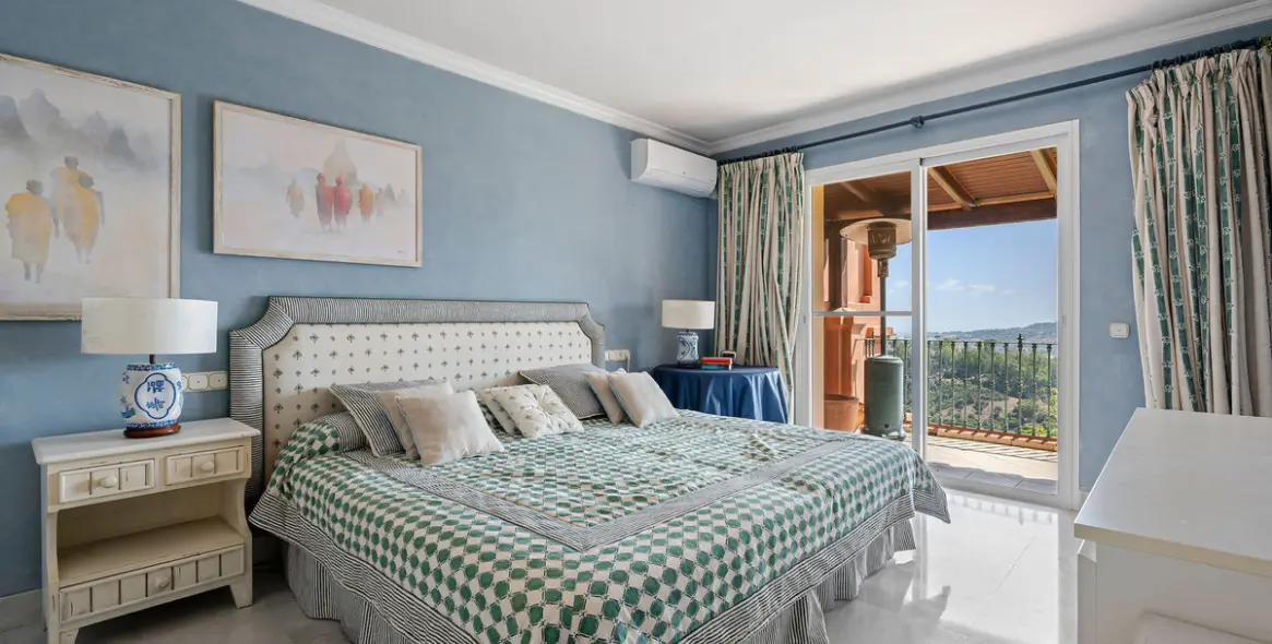 Продажа апартаментов на первом этаже в Monte Halcones 20