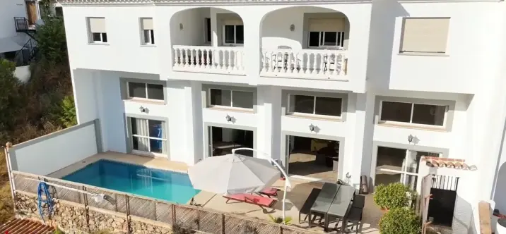 Venta de villa independiente en Ojen pueblo 0