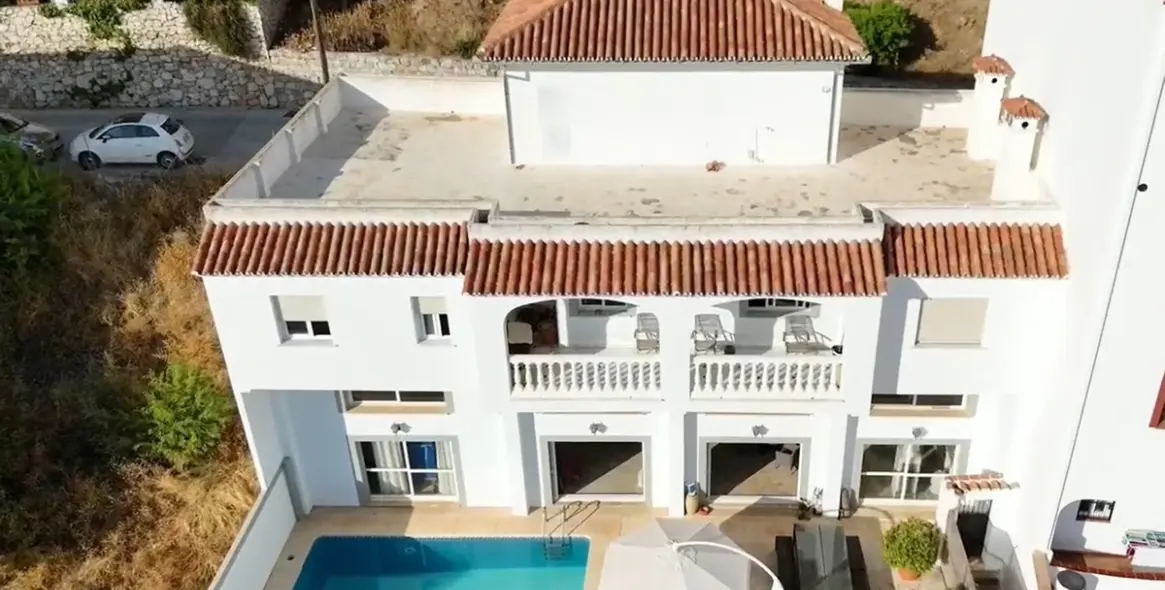 Venta de villa independiente en Ojen pueblo 2
