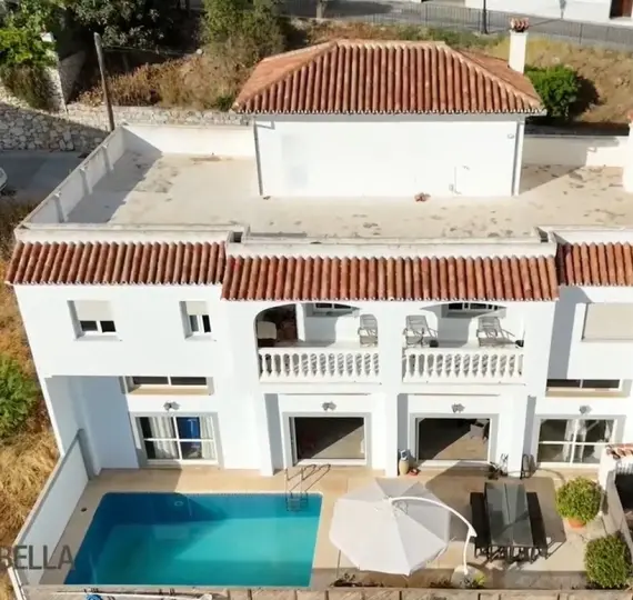 Venta de villa independiente en Ojen pueblo