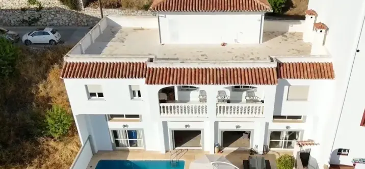 Venta de villa independiente en Ojen pueblo 1