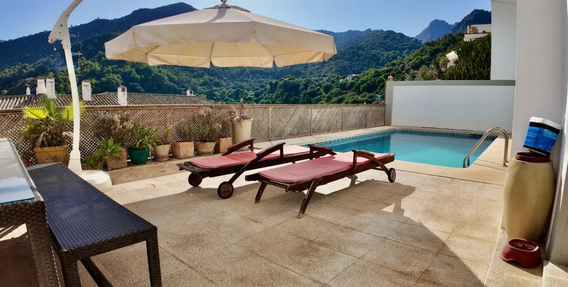 Venta de villa independiente en Ojen pueblo 3