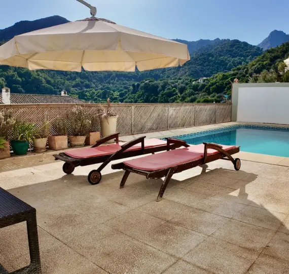 Venta de villa independiente en Ojen pueblo