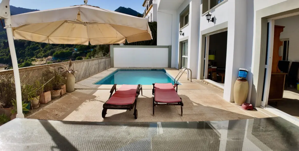 Venta de villa independiente en Ojen pueblo 4