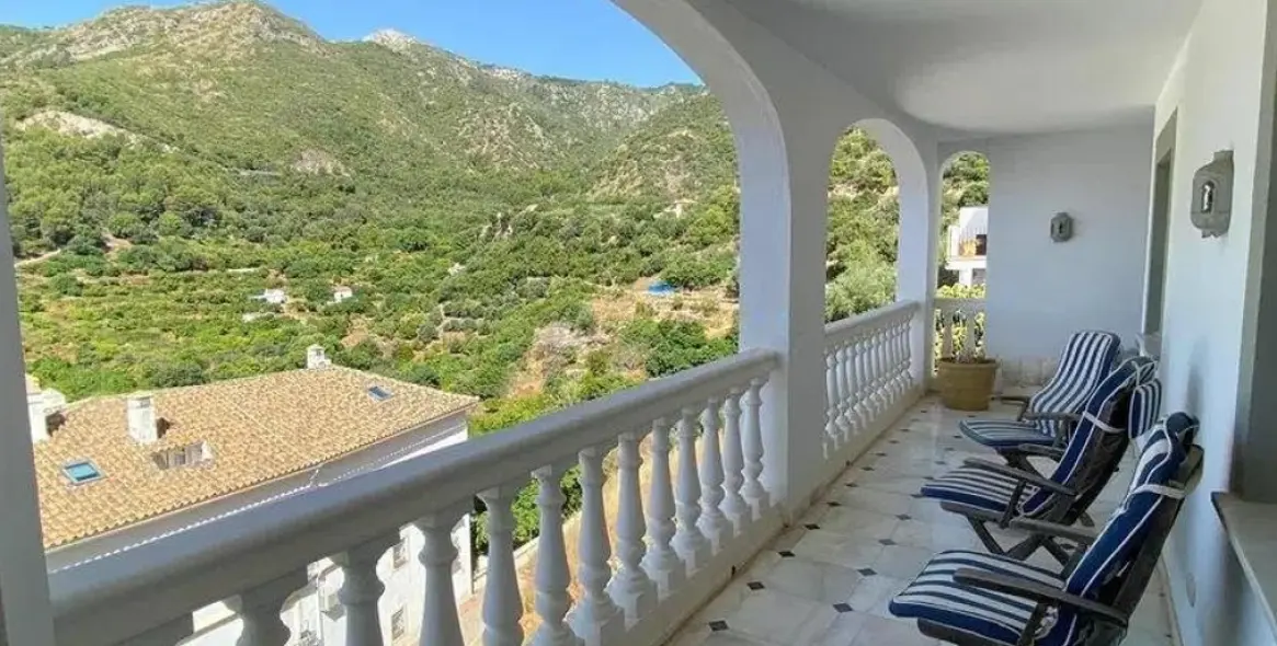 Venta de villa independiente en Ojen pueblo 8