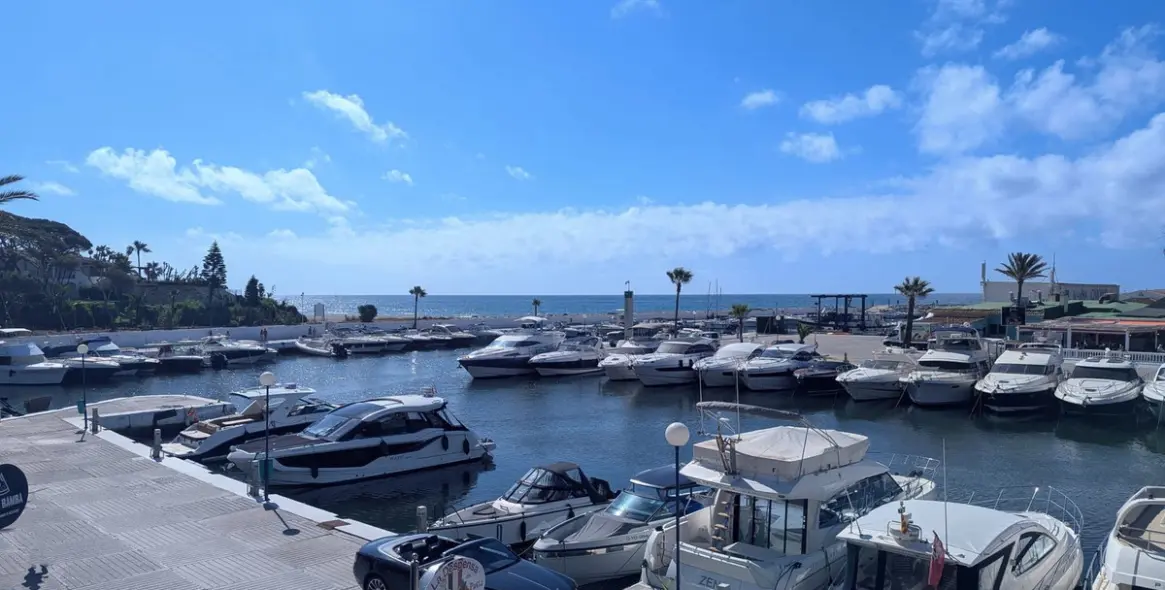 Sale of penthouse in Puerto de Cabopino 3