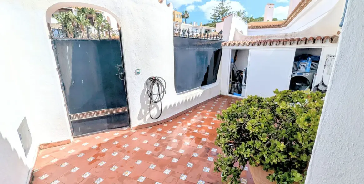 Sale of penthouse in Puerto de Cabopino 8