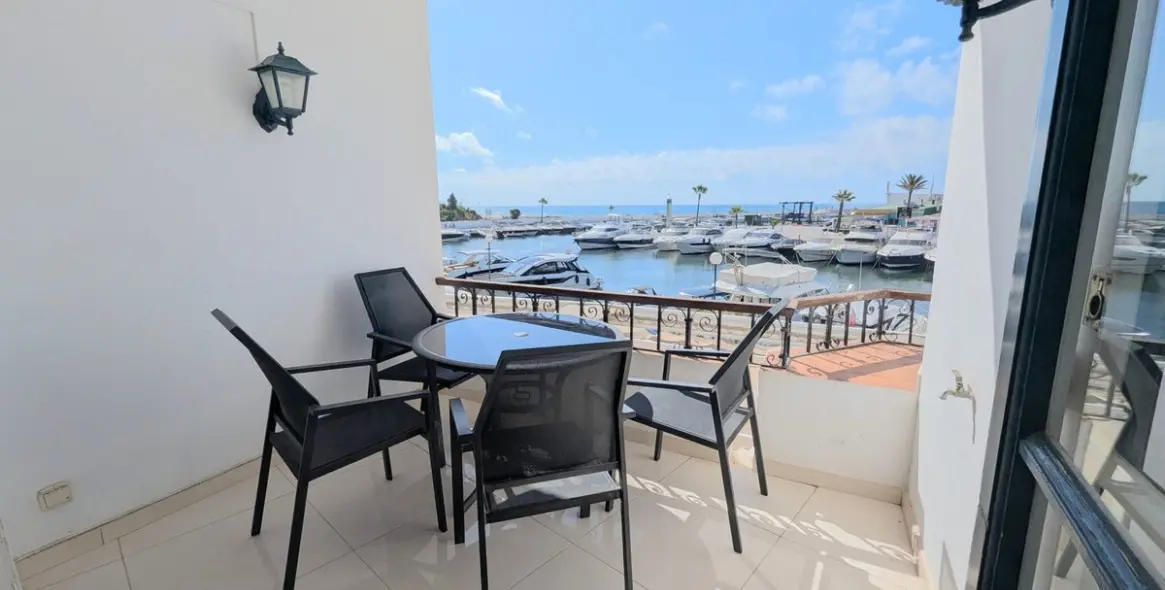 Sale of penthouse in Puerto de Cabopino 10