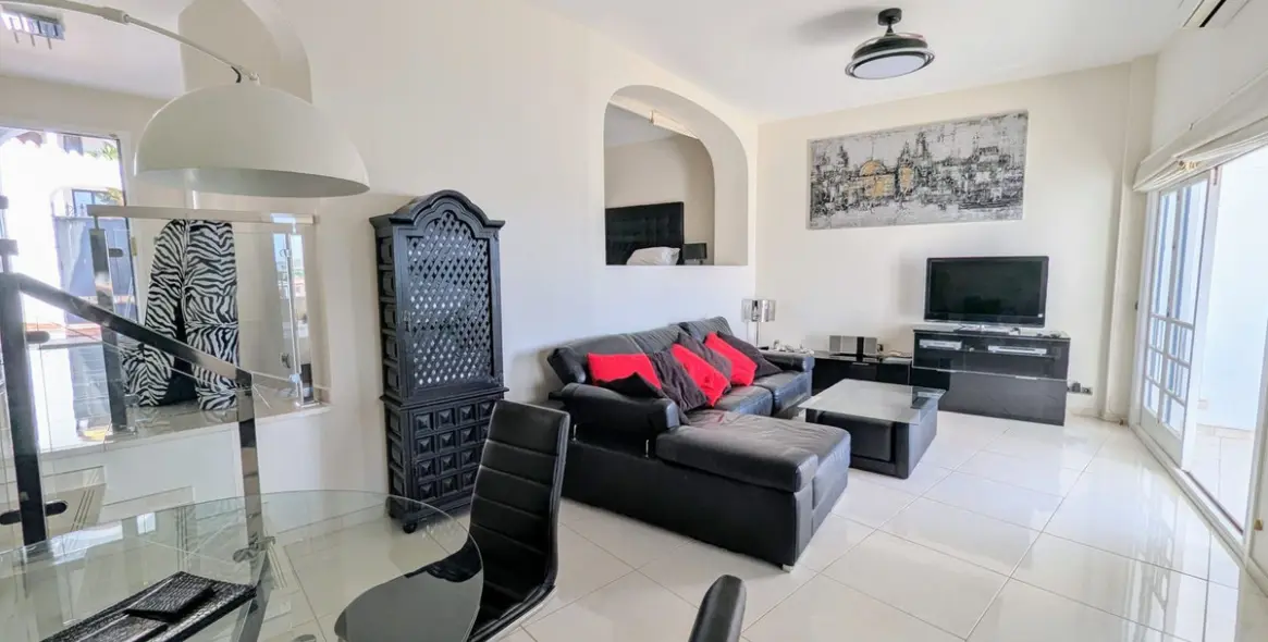 Sale of penthouse in Puerto de Cabopino 11
