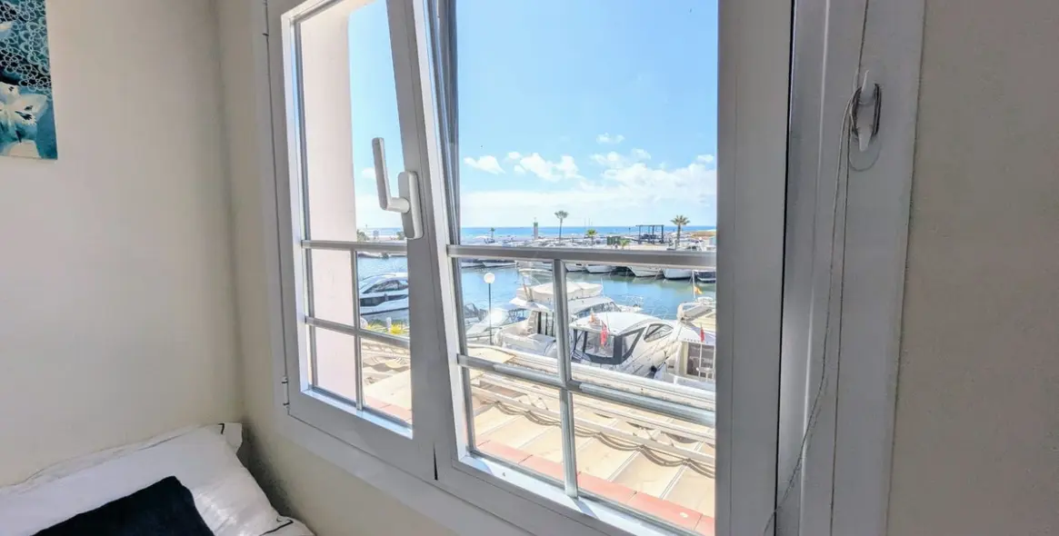 Sale of penthouse in Puerto de Cabopino 27