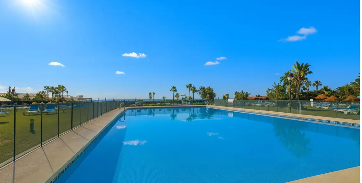 Sale of penthouse in Puerto de Cabopino 35