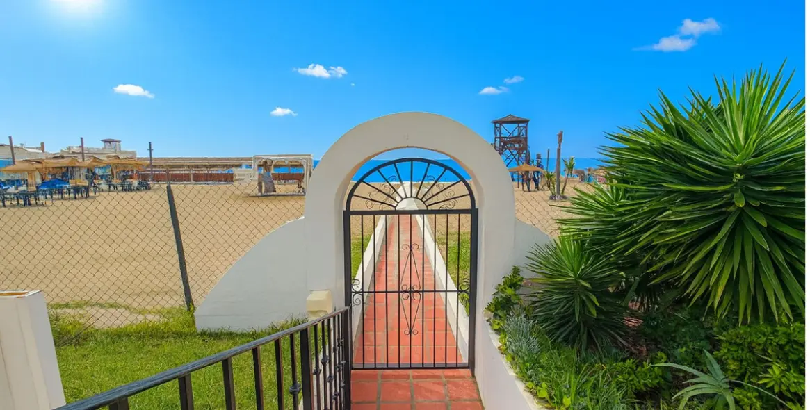 Sale of penthouse in Puerto de Cabopino 36