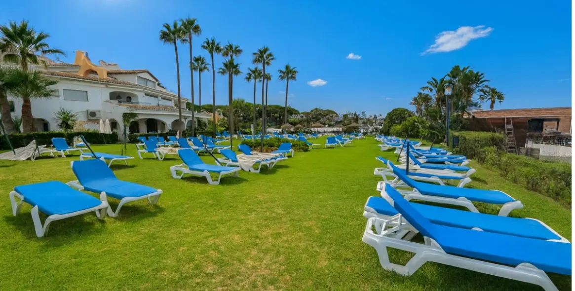 Sale of penthouse in Puerto de Cabopino 37