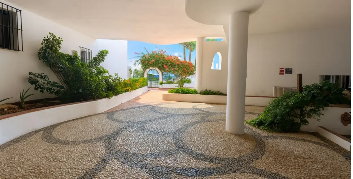 Sale of penthouse in Puerto de Cabopino 38