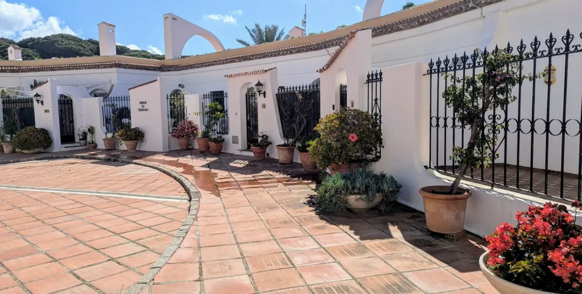 Sale of penthouse in Puerto de Cabopino 39