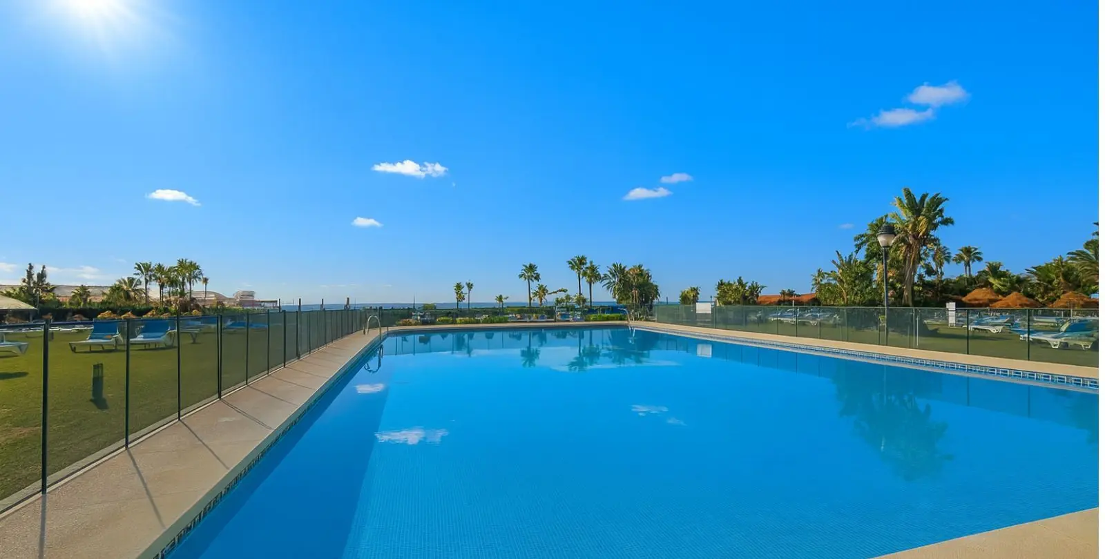 Sale of penthouse in Puerto de Cabopino 2