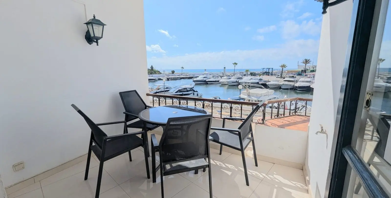Sale of penthouse in Puerto de Cabopino 11