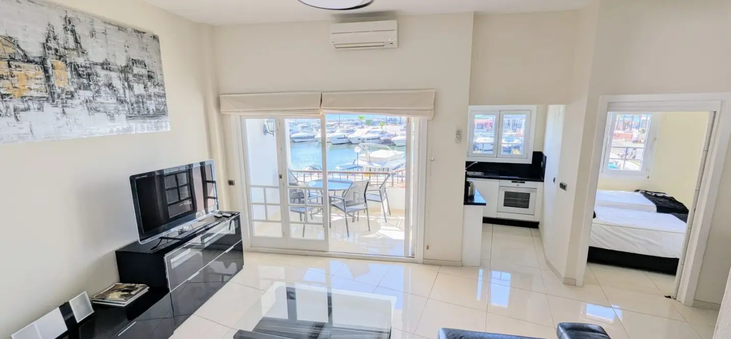Sale of penthouse in Puerto de Cabopino 1