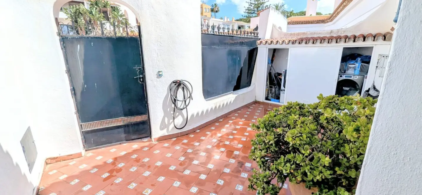 Sale of penthouse in Puerto de Cabopino 2