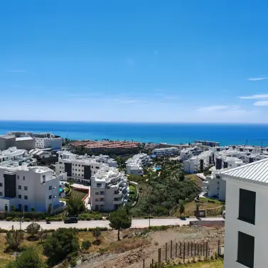 Sale of middle floor apartment in Fuengirola