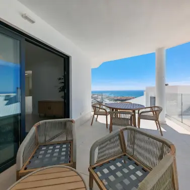 Sale of middle floor apartment in Fuengirola