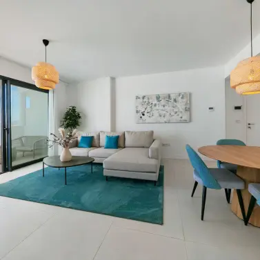 Sale of middle floor apartment in Fuengirola